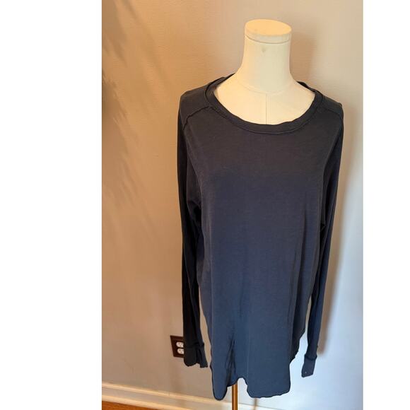 We The free long Sleeve tee Medium Charcoal/vintage black Raw Hem - Picture 12 of 14